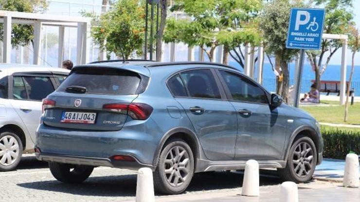 Konyaaltı sahilinde engelli aracı park problemi
