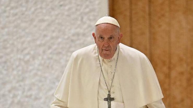 Papa Francis hastaneye kaldırıldı