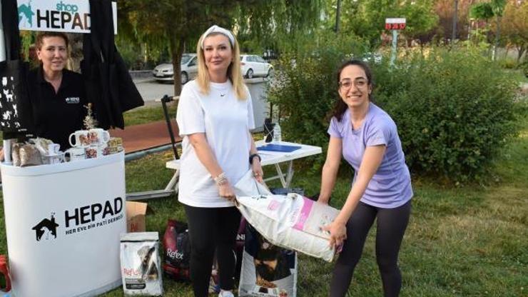 Yoga için buluşup sokak hayvanlarına da destek verdiler