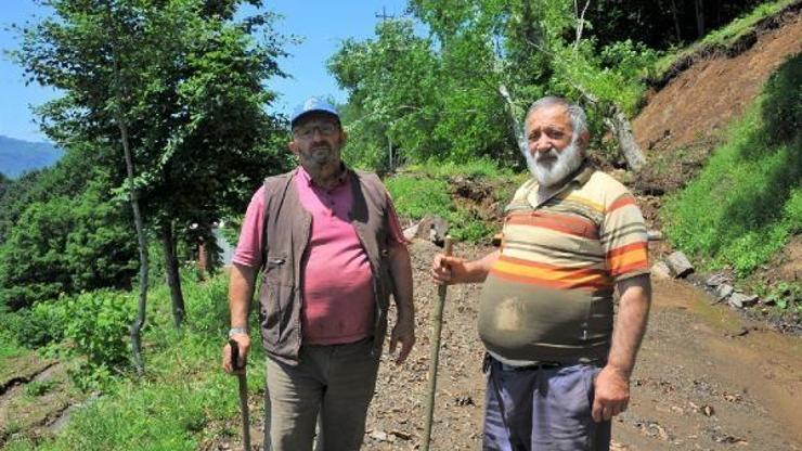 Samsunda meydana gelen heyelanda mahsur kalan vatandaş: Evin üzerine yıkılsa ölmüştük