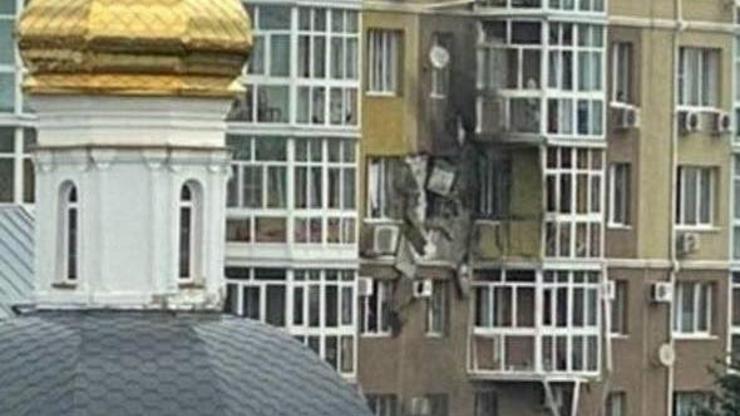 Rusyada bir apartmana İHA düştü: 3 yaralı