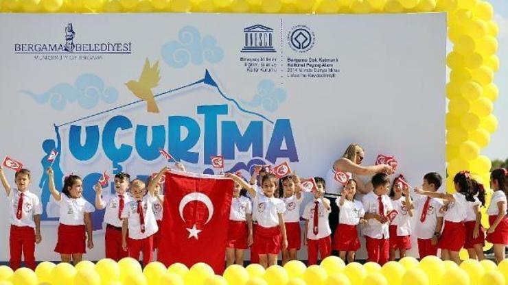Bergamanın UNESCO Dünya Miras Listesine girişinin 9. yılı uçurtmalarla kutladı