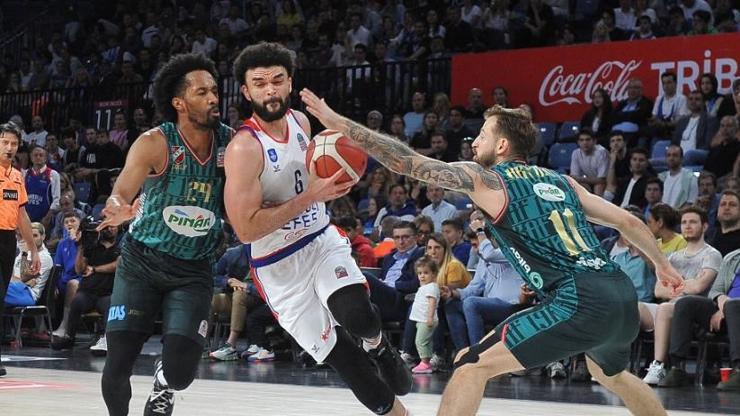 Anadolu Efes ilk maçta Pınar Karşıyakayı yendi