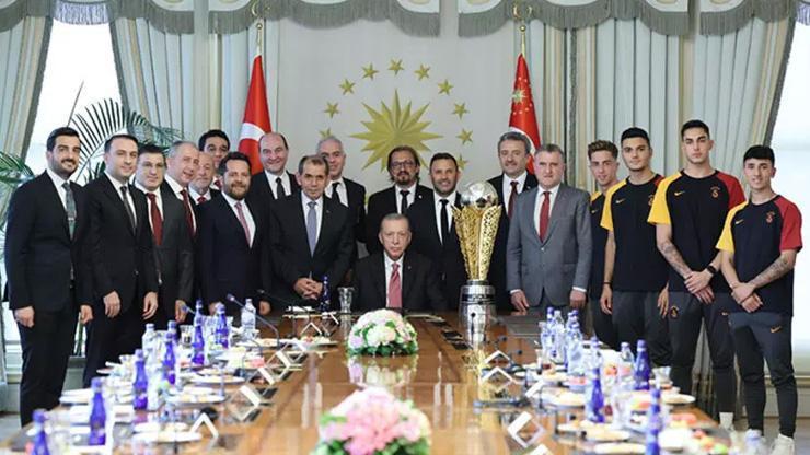 Cumhurbaşkanı Erdoğan, Süper Lig Şampiyonu Galatasarayı kabul etti