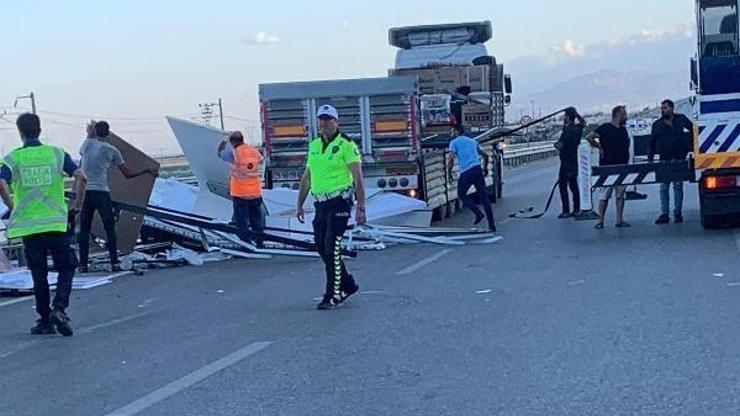 TIR’dan düşen konteyner yolu kapattı