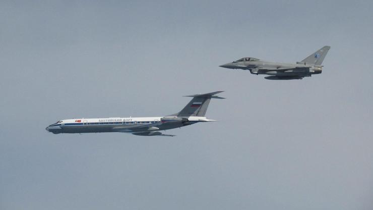 NATO hava sahasına yakın uçan Rus uçakları engellendi