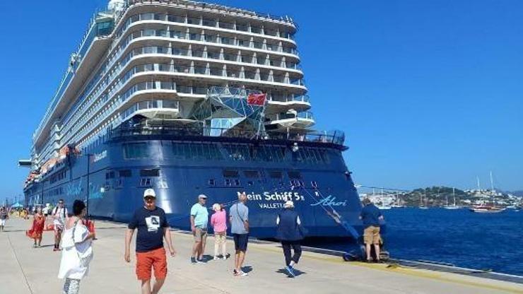 Mein Schiff isimli kruvaziyer gemisi Bodruma 2 bin 539 turist getirdi