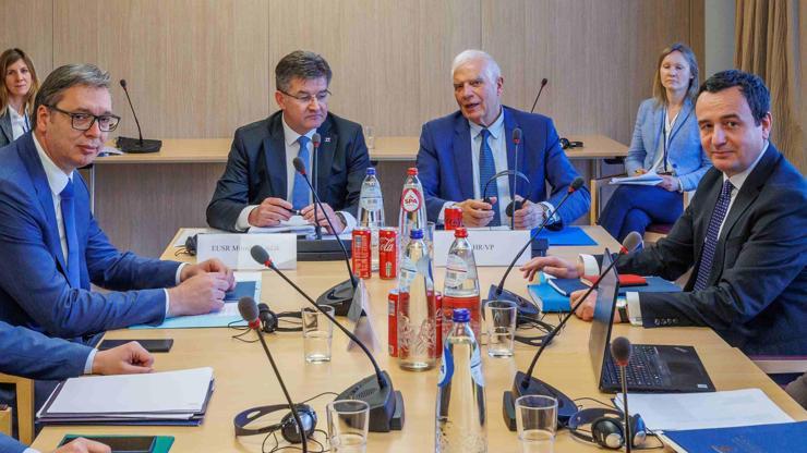 AB, Kosova ile Sırbistan liderlerini acil toplantıya çağırdı