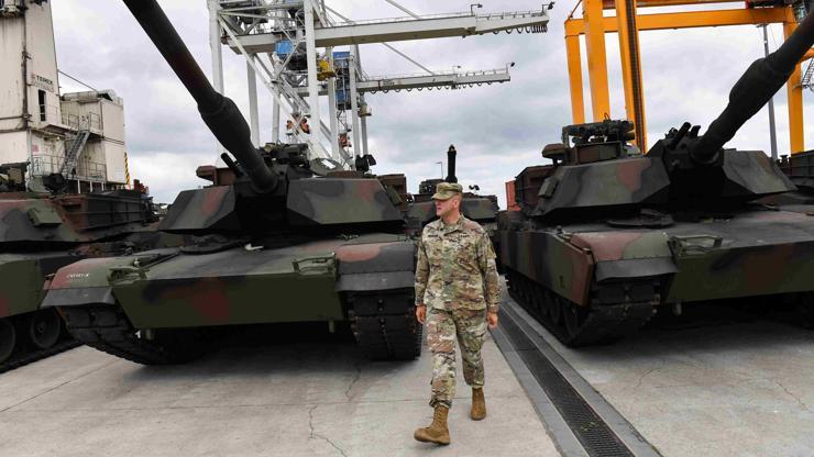 Polonya ordusu, 14 Abrams tankını teslim aldı