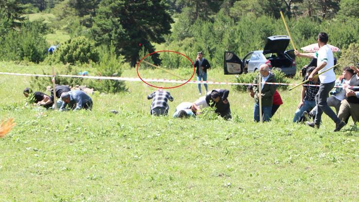 Cirit gösterisinde başlarına sopa isabet eden izleyiciler yaralandı