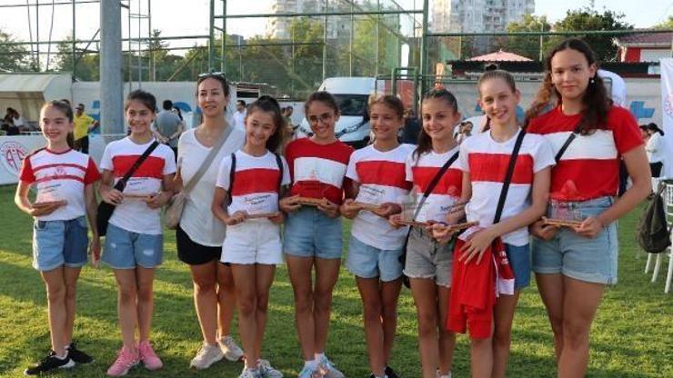 Altın çocuklar ödüllerini aldı