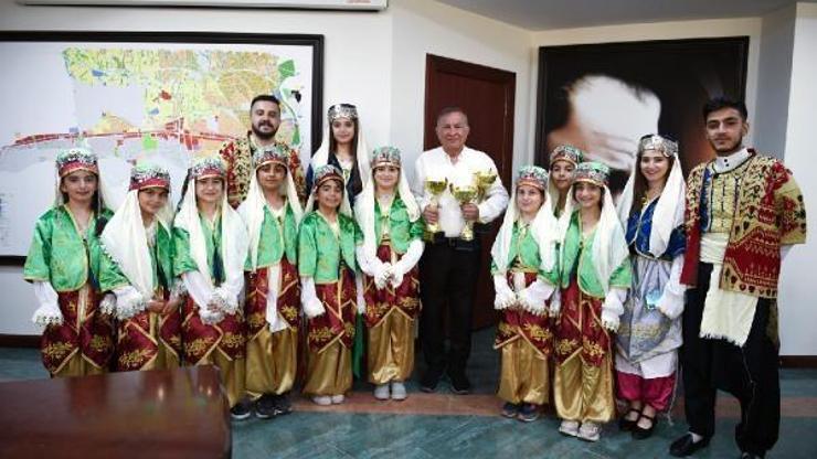 Seyhanlı Halk Oyunları Takımı’ndan 3 birincilik