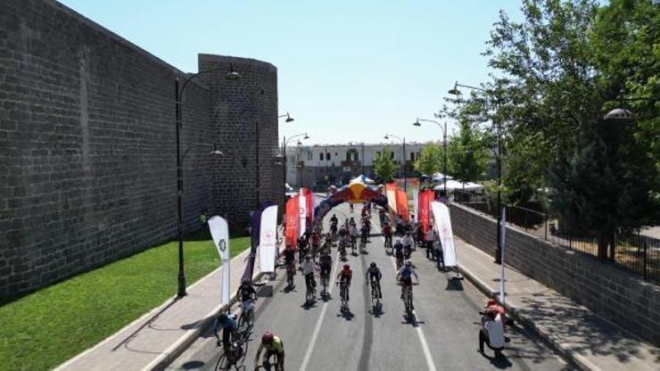 Diyarbakırda, ‘15 Temmuz Şehitleri Anma Yol Bisikleti Yarışması’ düzenlendi
