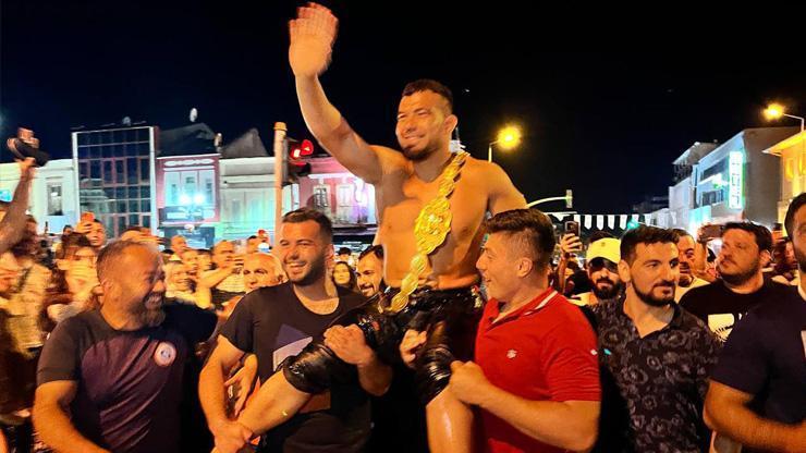 Kırkpınar’ın başpehlivanı Zeybek’e coşkulu karşılama
