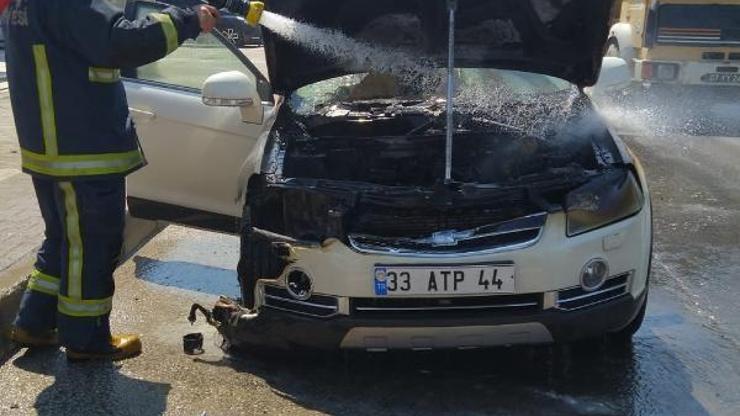 Seyir halindeki otomobil yandı