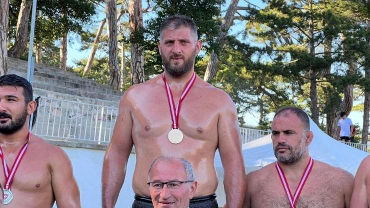 Domaniç Yağlı Pehlivan Güreşlerinde başpehlivanı Nedim Gürel oldu