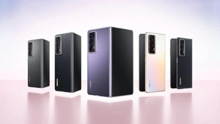 En ince katlanabilir telefon olmasıyla dikkat çekiyor