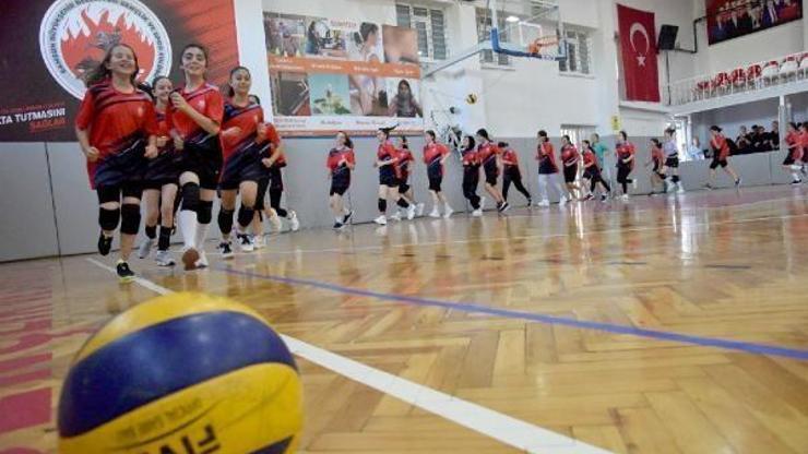 Büyükşehir Yaz Spor Okulu’nda voleybola yoğun ilgi