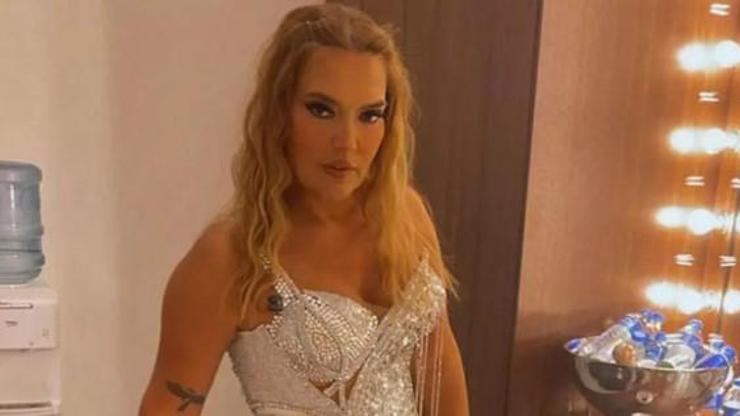 Demet Akalından tatil pozu
