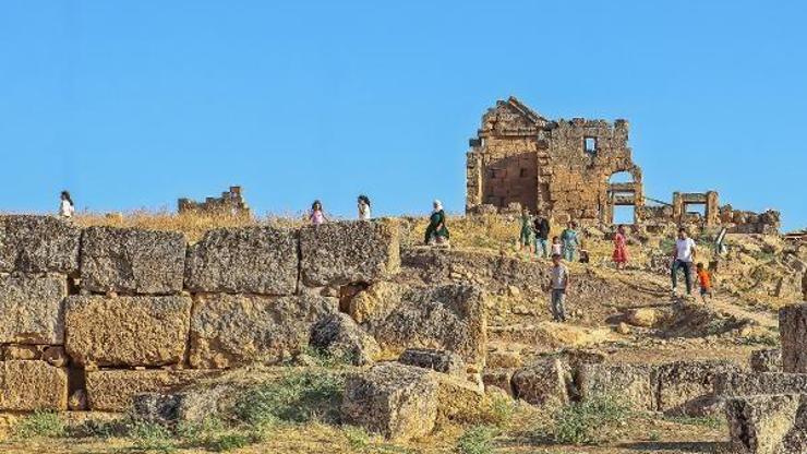 Zerzevan Kalesi ve Mithras Kutsal Alanı’ndaki galeriler, yeni kazılarla ortaya çıkarılacak