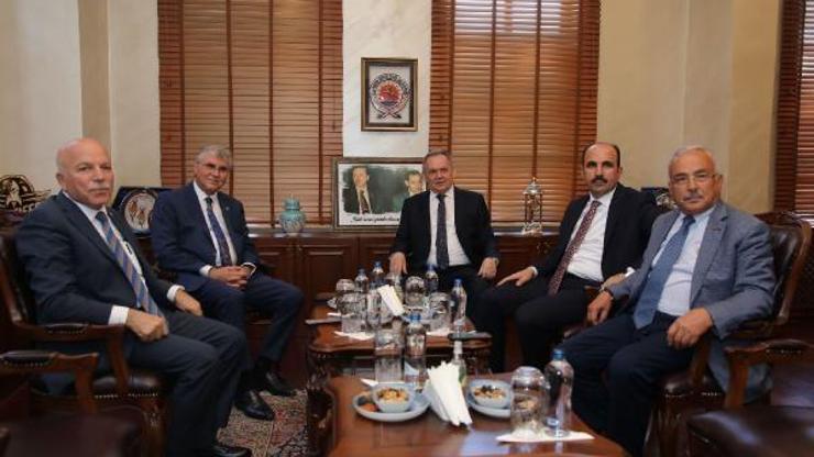 Başkan Demir, kente gelen Büyükşehir Belediye Başkanlarına projelerini anlattı