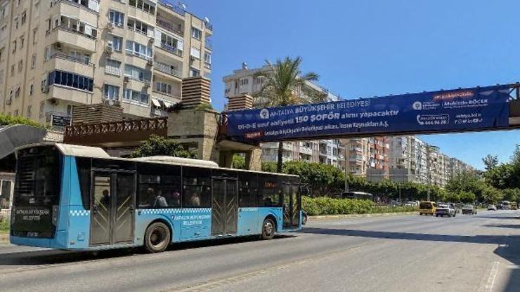Antalyada halk otobüsü şoförleri döviz maaşlı işleri seçince belediye afişle 150 şoför arıyor