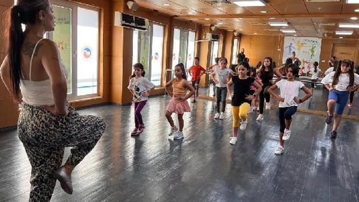 Ceyhanlı çocuklardan bale ve halk oyunlarına ilgi