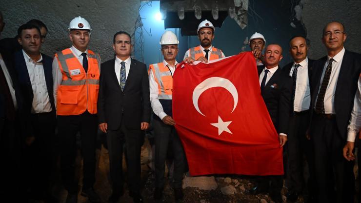 Yüksekova-Yeniköprü Tünelinde ışık göründü