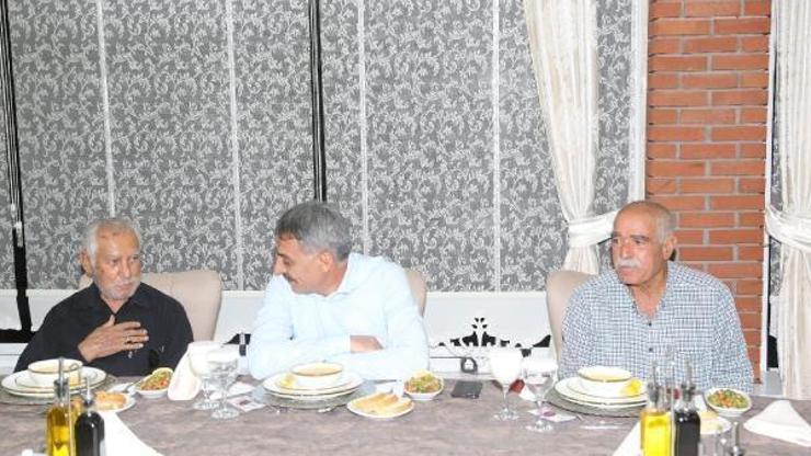 Tunceli’de jandarma, alevi dedeleriyle Muharrem ayı iftarı düzenledi