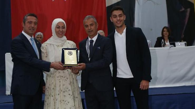 Fenerbahçeden İsmail Kartala 40. yıl plaketi
