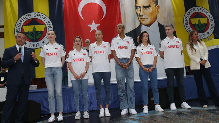 Filenin Sultanları, Fenerbahçe Kulübü Olağan Yüksek Divan Kurulu toplantısında alkışlandı