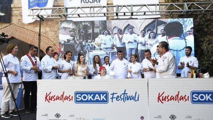 Kuşadası Sokak Festivalinde yemek ve tadım atölyelerine yoğun ilgi