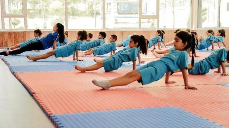 Büyükşehir Yaz Spor Okulları’nda eğitim 13 branşta sürüyor