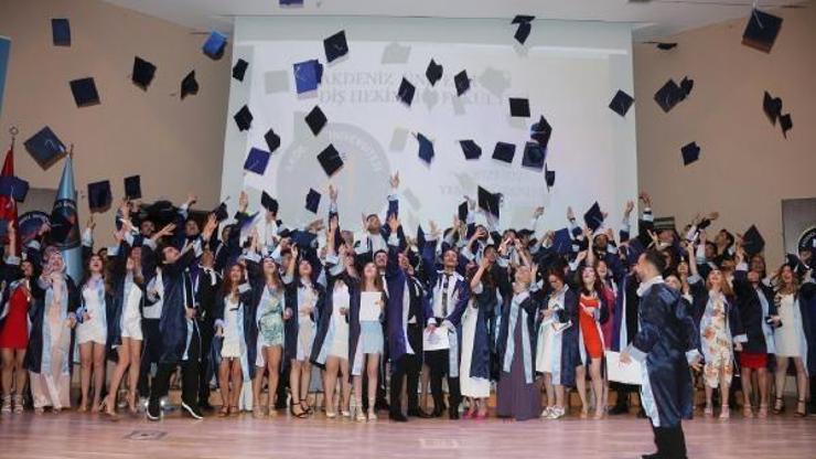 Genç diş hekimleri yemin ederek mesleğe adım attı
