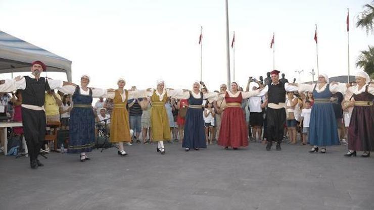 Kuşadası Sokak Festivali renkli görüntülere sahne oldu