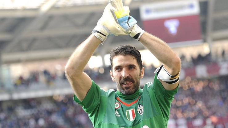 Gianluigi Buffon futbolu bıraktı