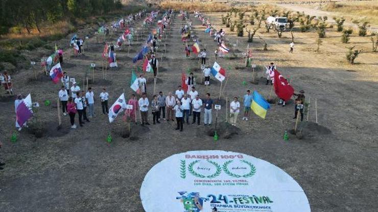 Dünya barışı için 100 ülkenin gençleri 100 zeytin fidanı dikti