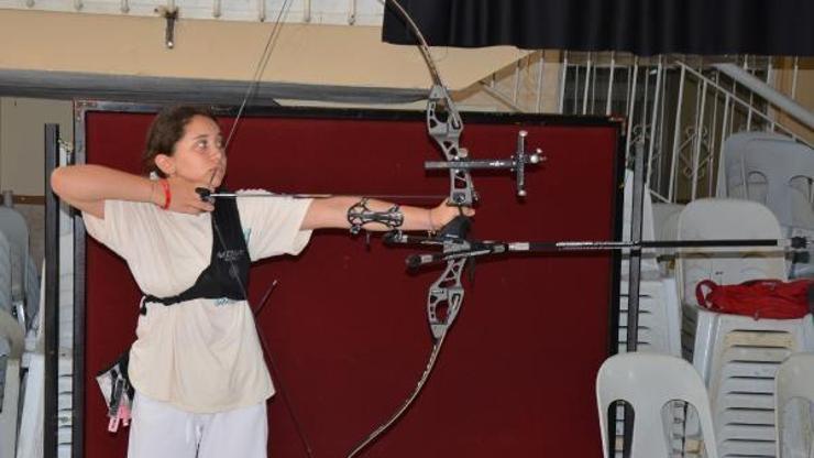 Okçuluk sporcusu Ecrin: Mete Gazozu örnek alıyorum