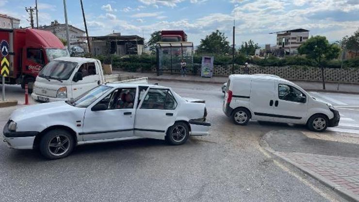 Keşan’da hafif ticari araçla otomobil çarpıştı: 1 yaralı