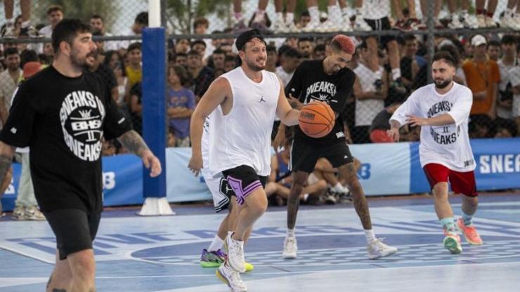İzmir’de basketbolseverler smaç gösterisinde buluştu