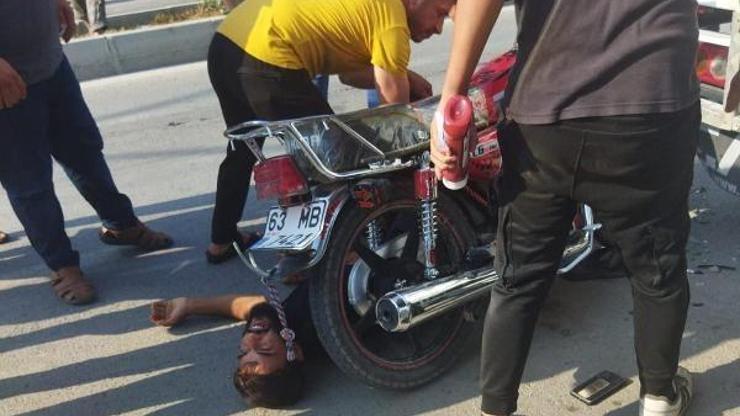 Tarsusta motosiklet kazasında 2 kişi yaralandı
