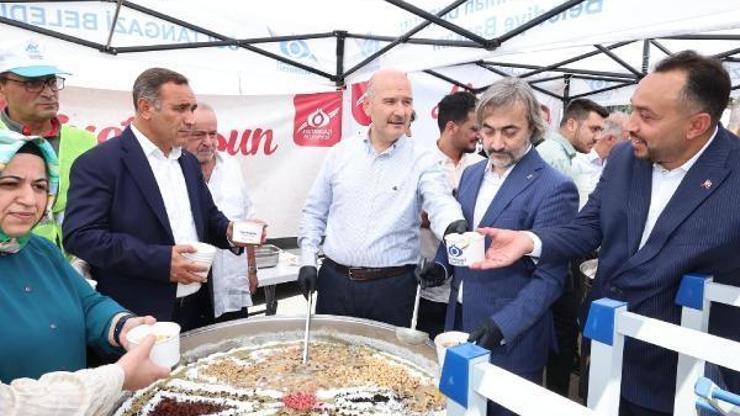 Süleyman Soyludan Sultangazide aşure ikramı