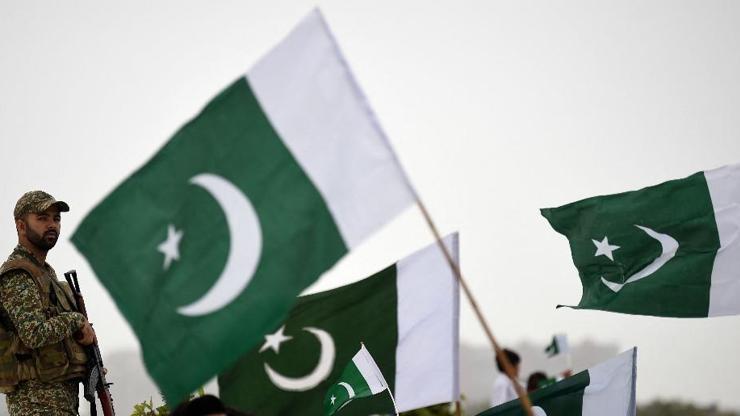 Pakistan’ın bağımsızlık gününde havaya ateş açıldı: 2 ölü, 50 yaralı