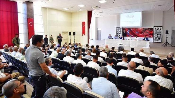 Vali Çeber, muhtarlarla bir araya geldi