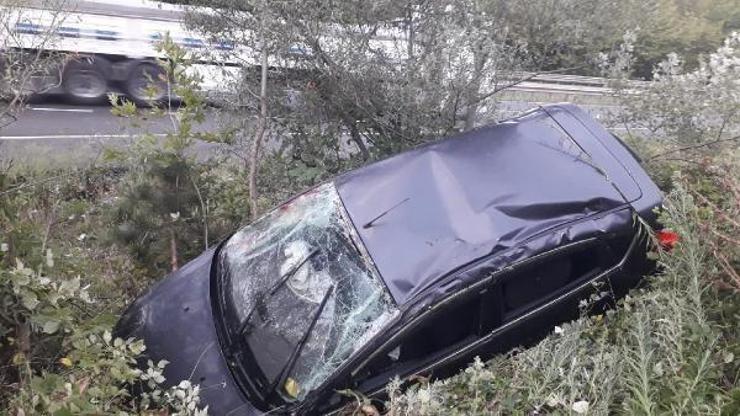 Bursada, sürücüsünün kontrolünden çıkan otomobil şarampole devrildi: 2 yaralı