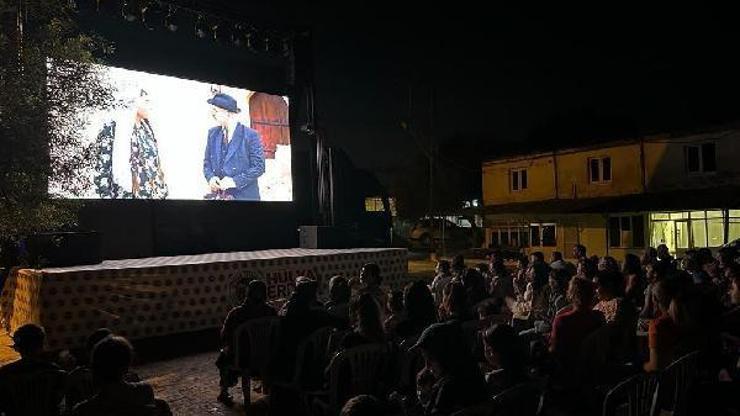 Ceyhan’da yazlık sinema keyfi