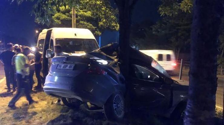 Minibüsün çarptığı otomobil ağaca çarptı: 5 yaralı