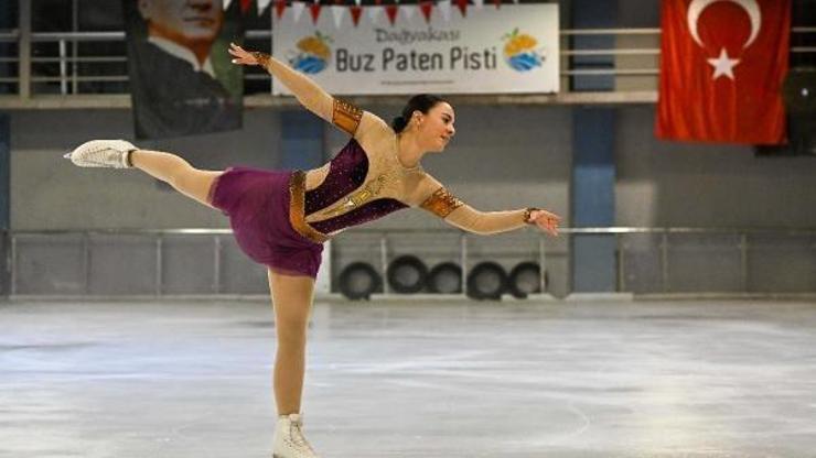 Antalyalı Selin, buz pateninde madalyalı ilk sporcu oldu