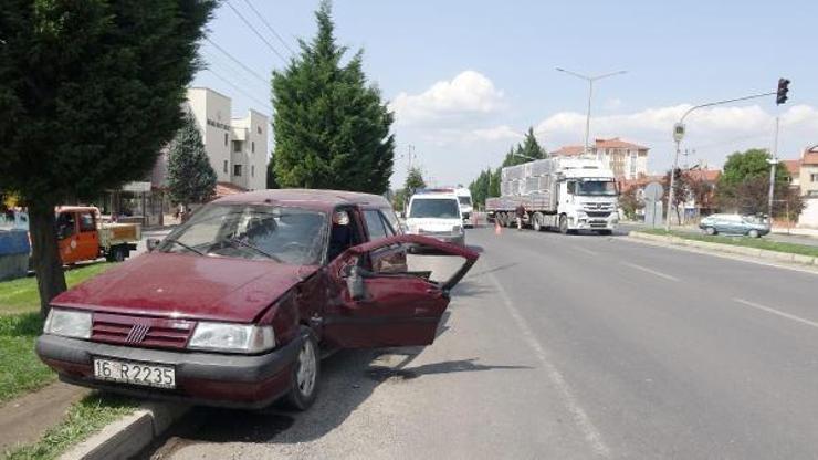 TIR ile çarpışan otomobilin sürücüsü yaralandı