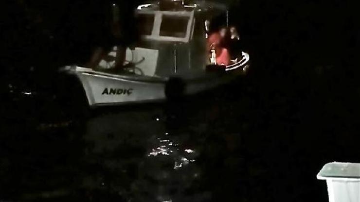 Çanakkale Boğazında sürüklenen tekne kurtarıldı